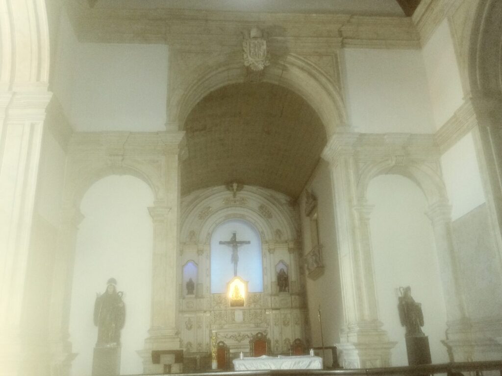 Mosteiro de São Bento: Paz e Tradição em João Pessoa 3 Altar-mor da igreja do Mosteiro de São Bento