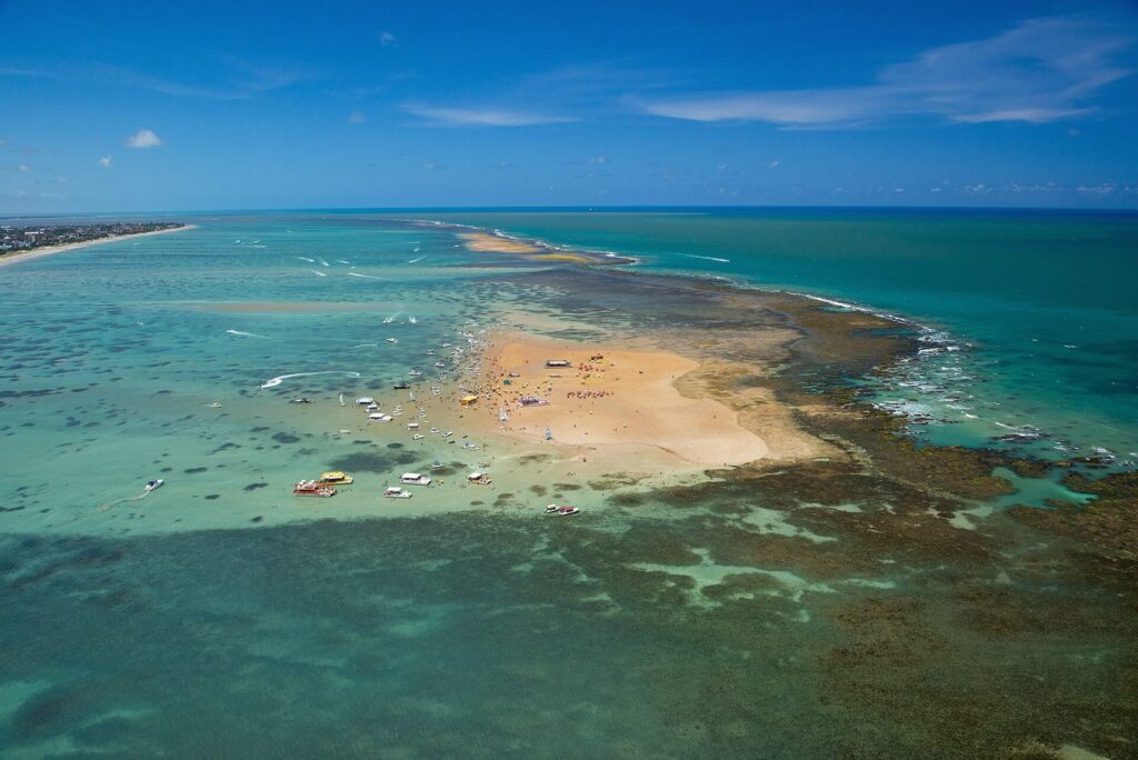 Tábua de marés em João Pessoa: como ler e escolher o dia das piscinas naturais Piscinas naturais e o banco de areia de Areia Vermelha