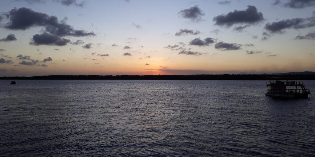 Descubra a Praia do Jacaré: Pôr do Sol ao Som do Bolero de Ravel 4 Anoitecer na Praia do Jacaré, em Cabedelo