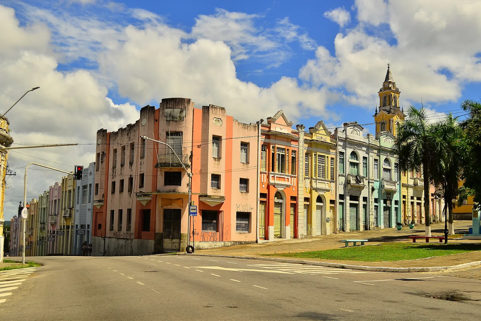 Hotel Globo: história e o pôr do sol à beira do Rio Sanhauá 1 Casarões coloridos da Praça Antenor Navarro, no Centro Histórico de João Pessoa